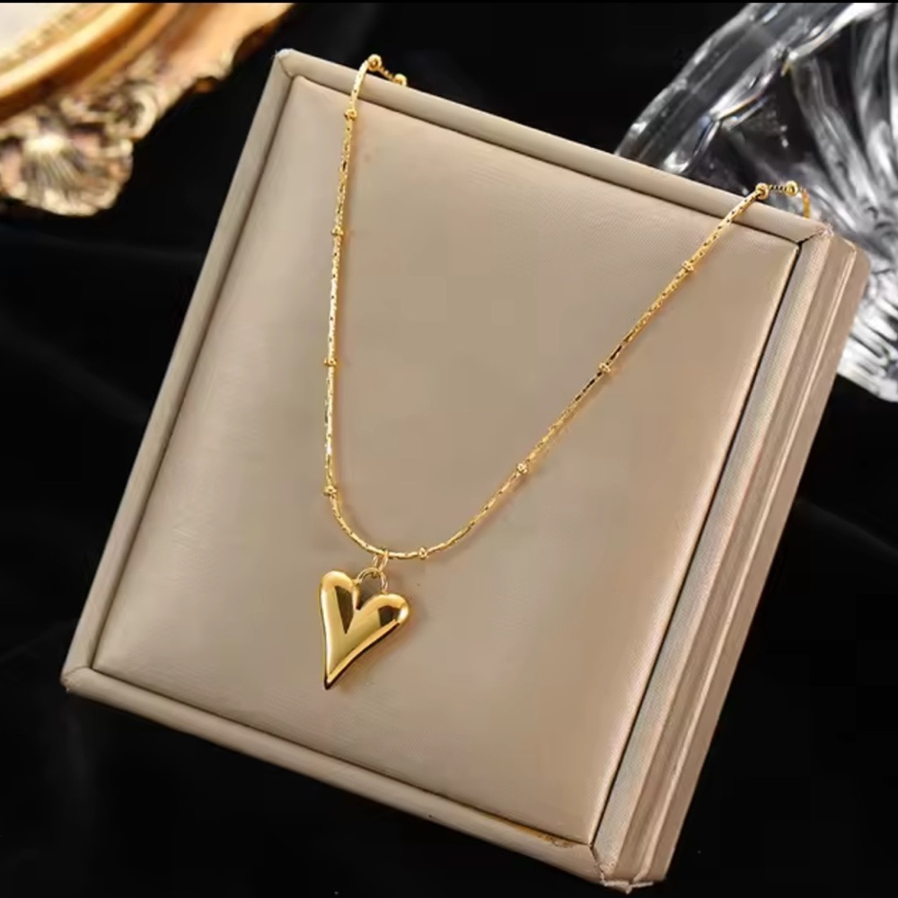 Elegant Gold Heart Pendant Necklace